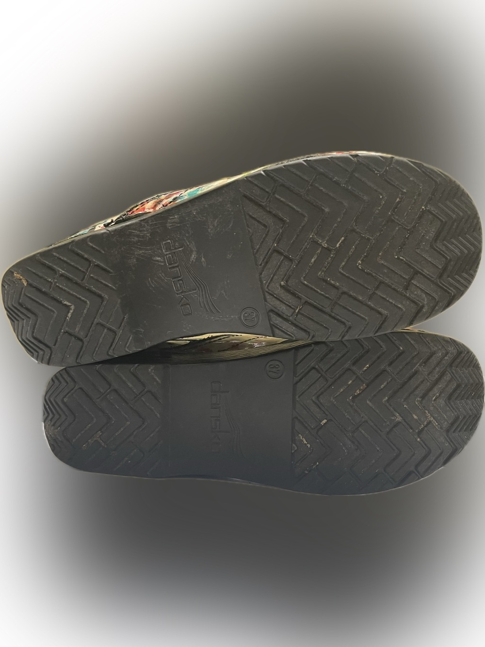 Dansko clogs - "Fresco" patent leather pattern. - Picture 2 of 3